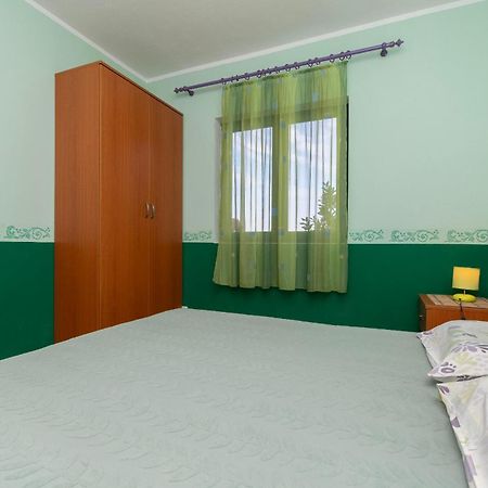 Apartments Toni Maslinica Bagian luar foto