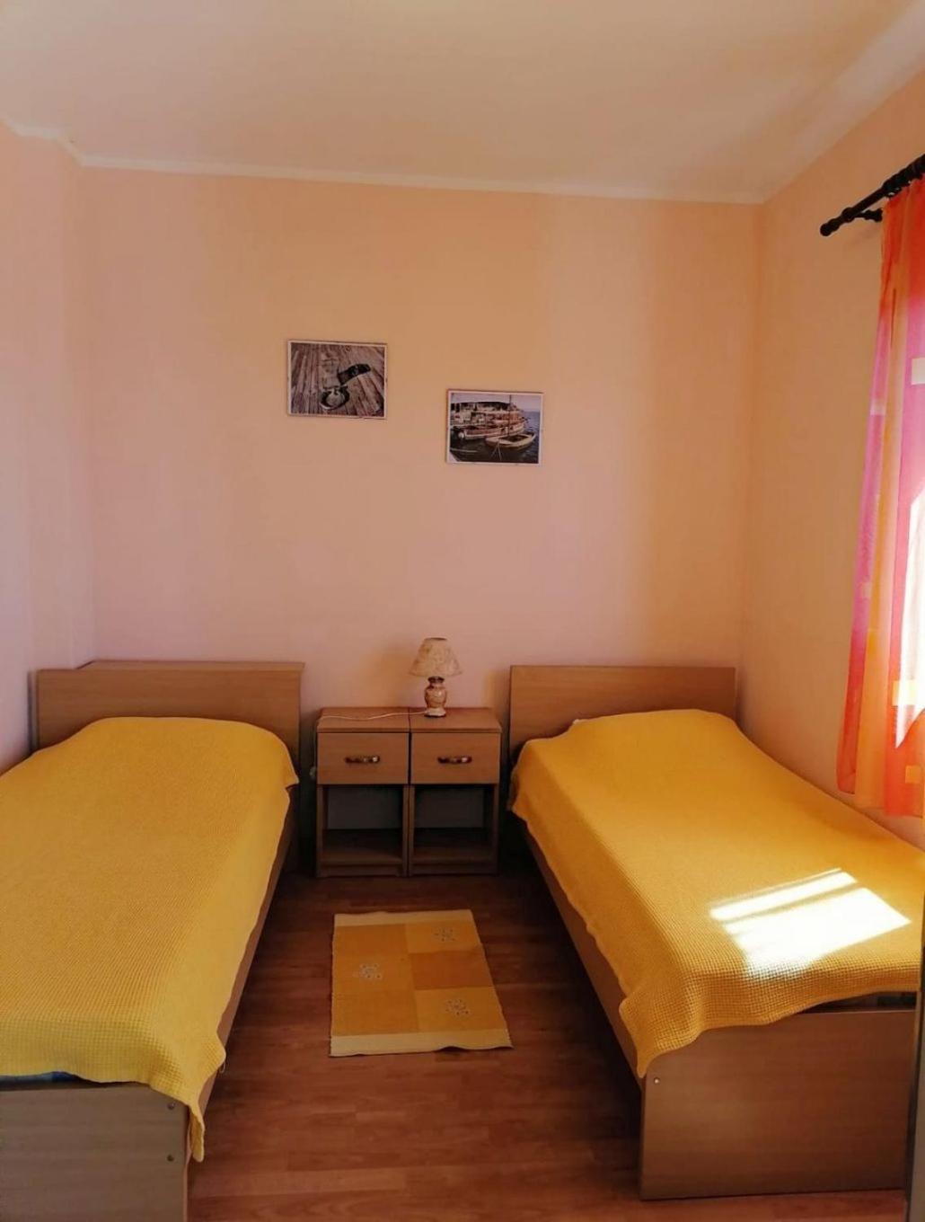 Apartments Toni Maslinica Bagian luar foto