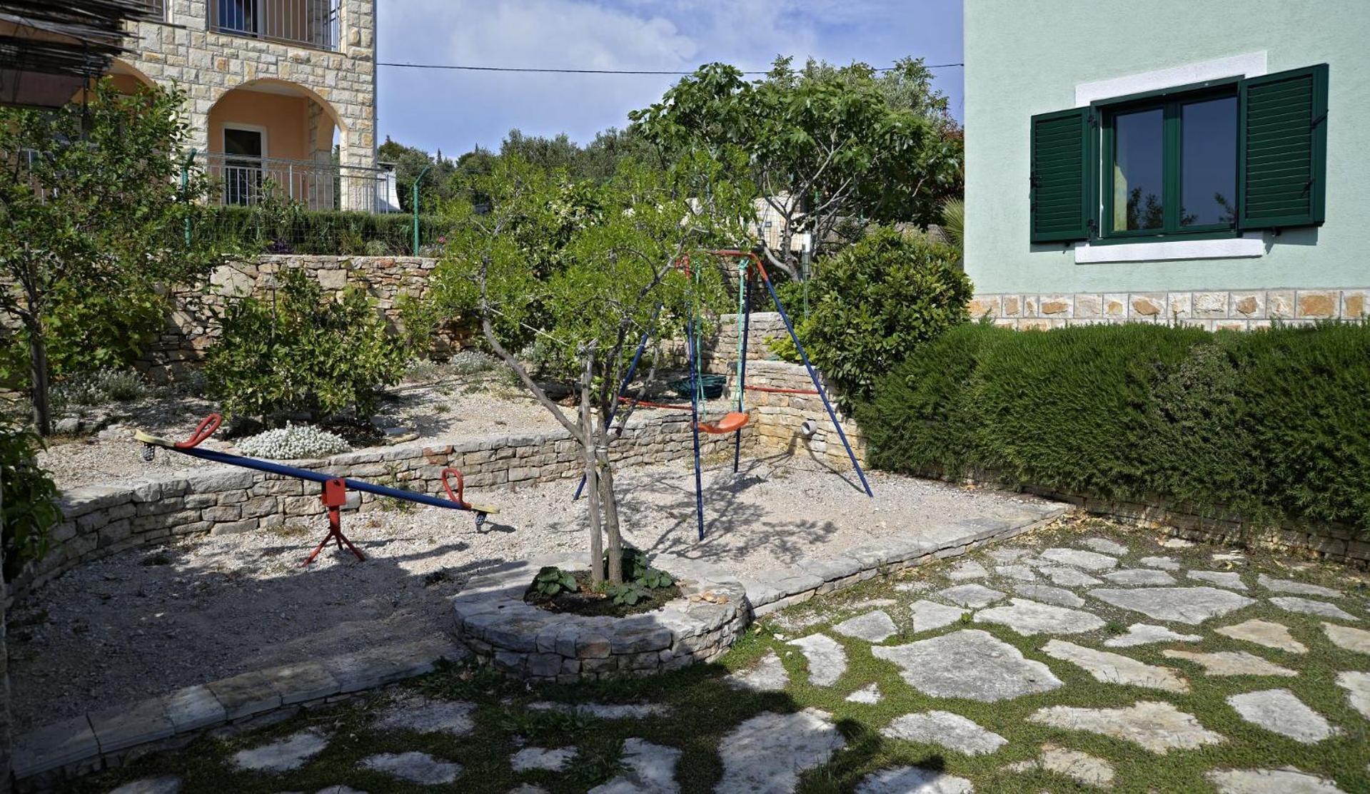 Apartments Toni Maslinica Bagian luar foto