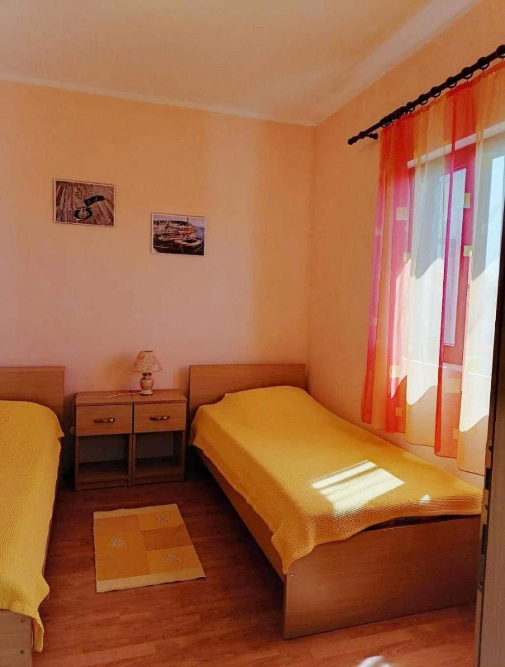 Apartments Toni Maslinica Bagian luar foto