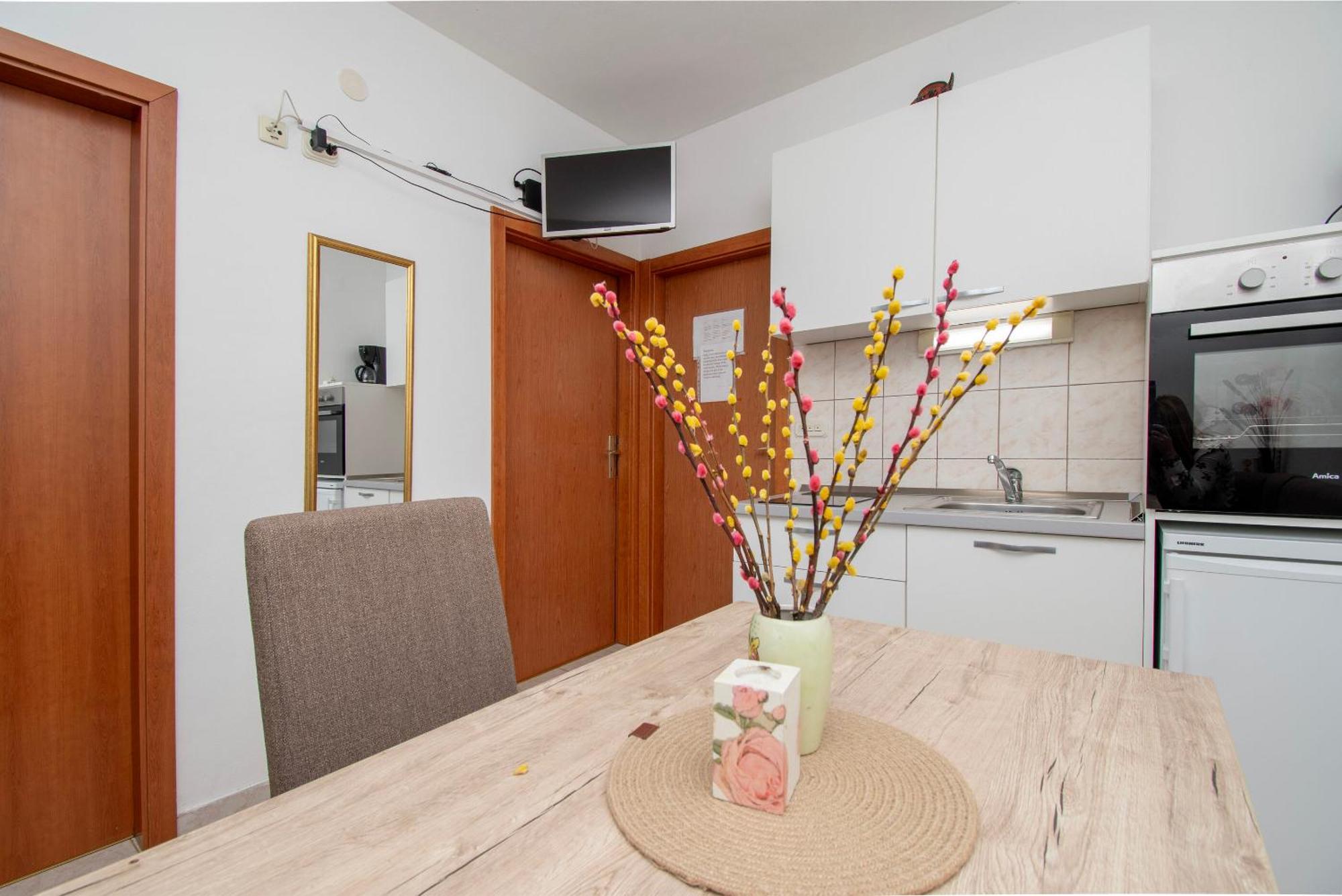 Apartments Toni Maslinica Bagian luar foto